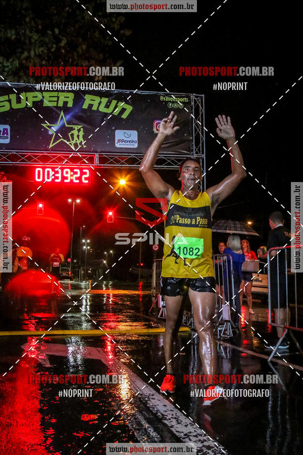 Achetez vos photos de l'vnementCorrida Super Run sur Fotop