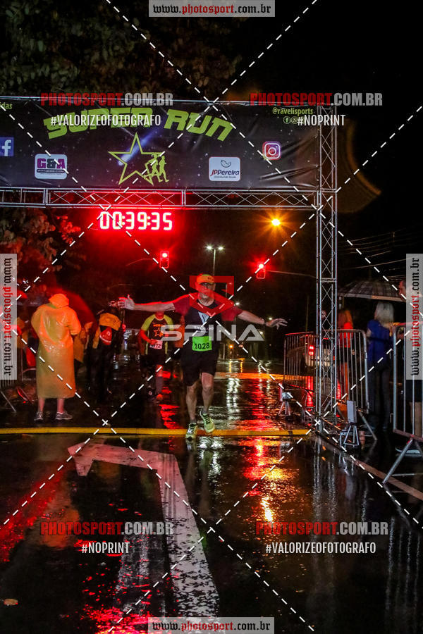 Achetez vos photos de l'vnementCorrida Super Run sur Fotop