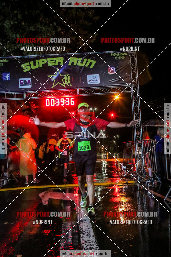 Achetez vos photos de l'vnementCorrida Super Run sur Fotop