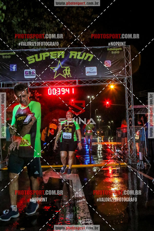 Achetez vos photos de l'vnementCorrida Super Run sur Fotop