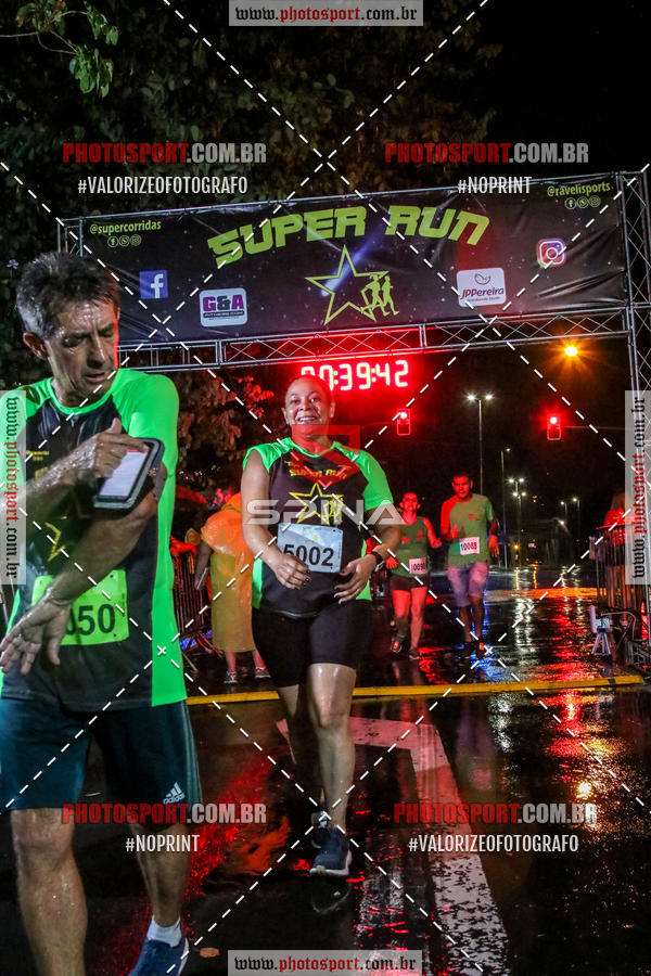 Achetez vos photos de l'vnementCorrida Super Run sur Fotop