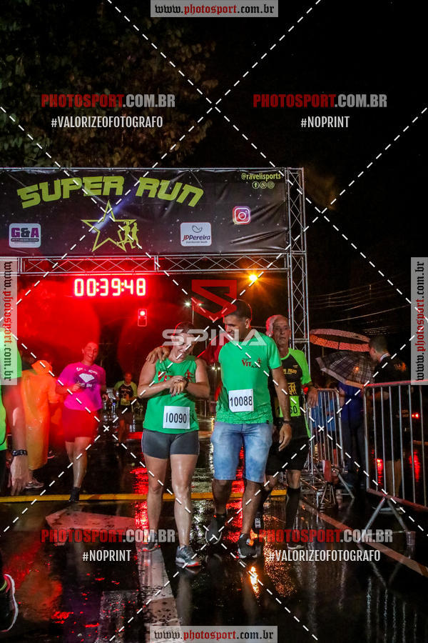 Achetez vos photos de l'vnementCorrida Super Run sur Fotop