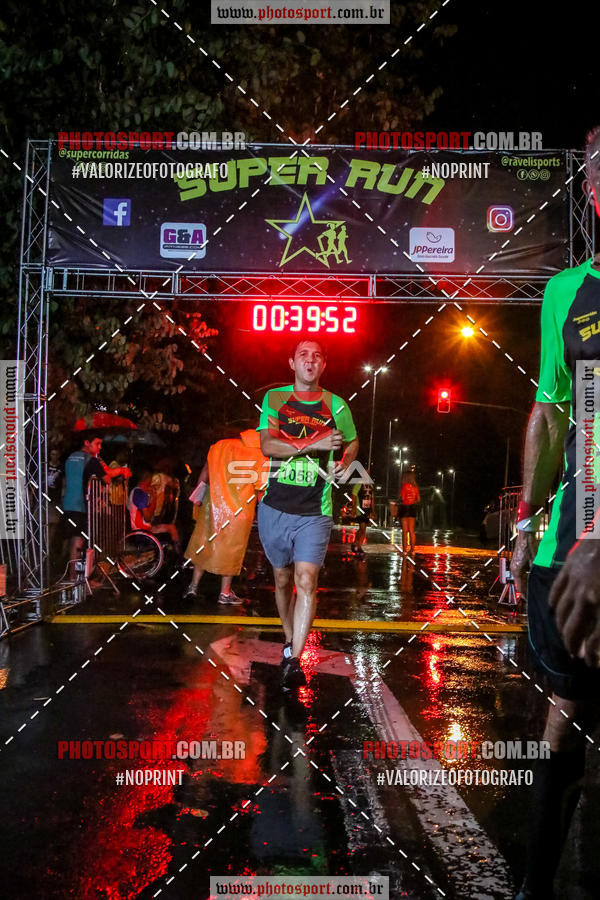 Achetez vos photos de l'vnementCorrida Super Run sur Fotop