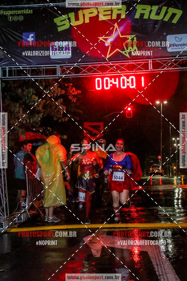 Achetez vos photos de l'vnementCorrida Super Run sur Fotop