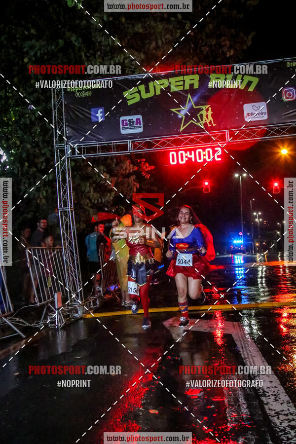 Achetez vos photos de l'vnementCorrida Super Run sur Fotop