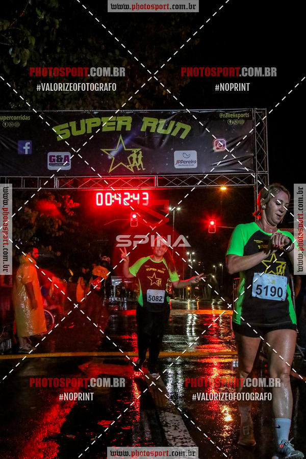 Achetez vos photos de l'vnementCorrida Super Run sur Fotop