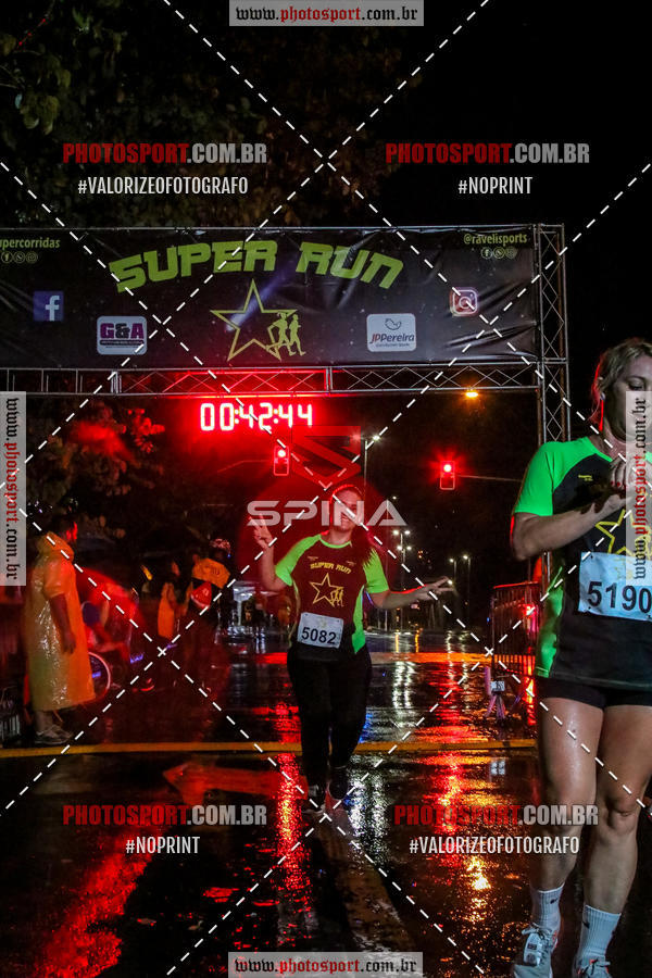 Achetez vos photos de l'vnementCorrida Super Run sur Fotop