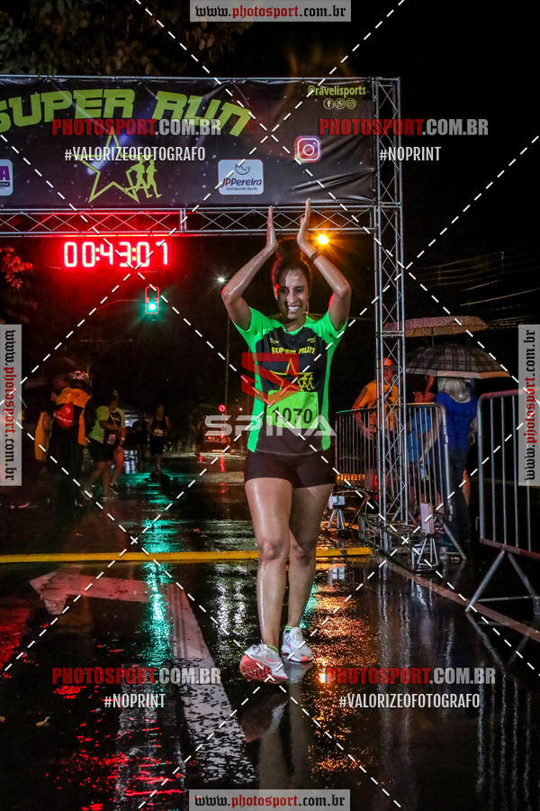 Achetez vos photos de l'vnementCorrida Super Run sur Fotop