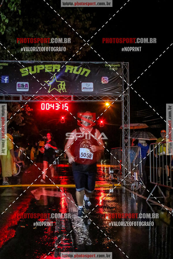 Achetez vos photos de l'vnementCorrida Super Run sur Fotop