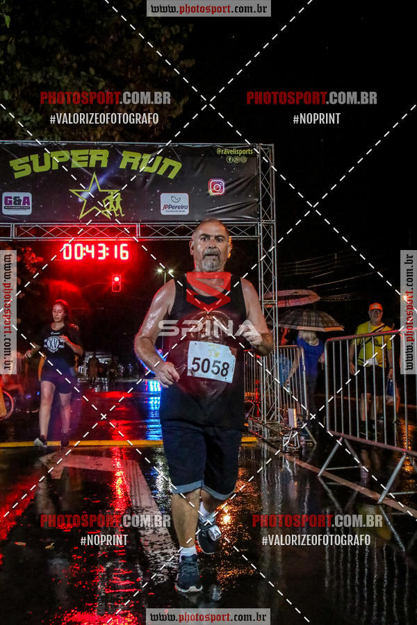 Achetez vos photos de l'vnementCorrida Super Run sur Fotop