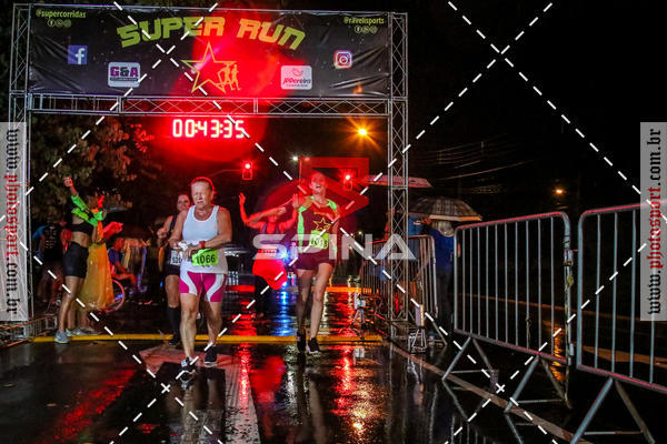 Achetez vos photos de l'vnementCorrida Super Run sur Fotop
