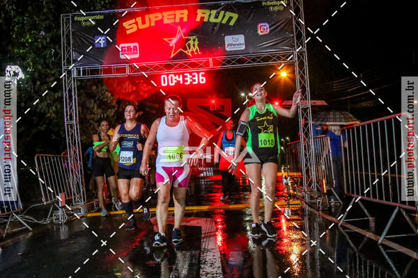 Achetez vos photos de l'vnementCorrida Super Run sur Fotop