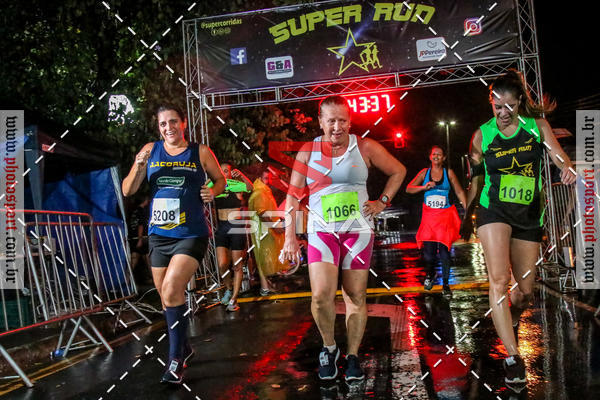 Achetez vos photos de l'vnementCorrida Super Run sur Fotop