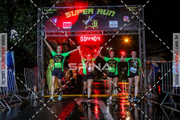 Achetez vos photos de l'vnementCorrida Super Run sur Fotop