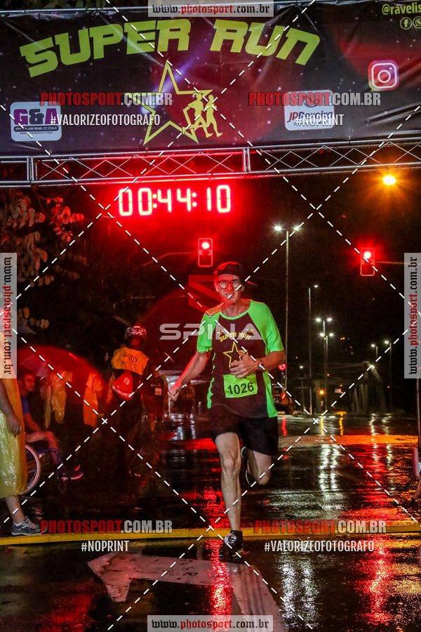 Achetez vos photos de l'vnementCorrida Super Run sur Fotop