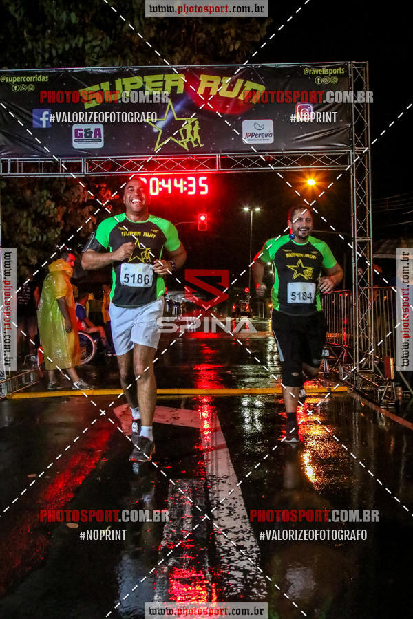 Achetez vos photos de l'vnementCorrida Super Run sur Fotop