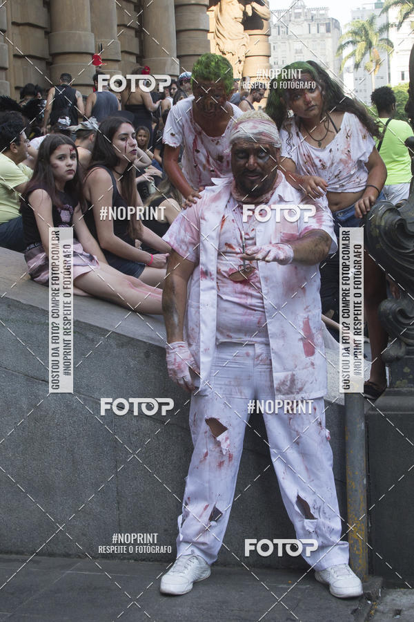 Buy your photos of the eventZombie Walk SP 2019 - Equipe ASI on Fotop