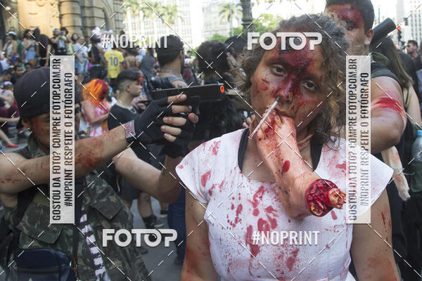 Buy your photos of the eventZombie Walk SP 2019 - Equipe ASI on Fotop