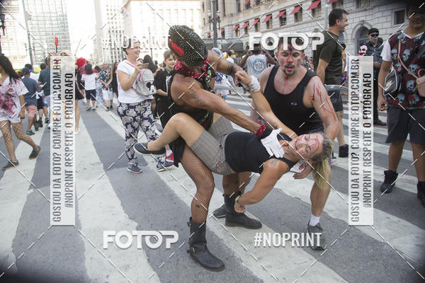 Buy your photos of the eventZombie Walk SP 2019 - Equipe ASI on Fotop