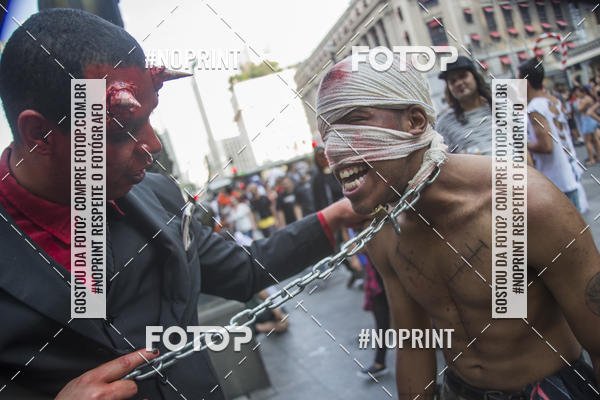 Buy your photos of the eventZombie Walk SP 2019 - Equipe ASI on Fotop