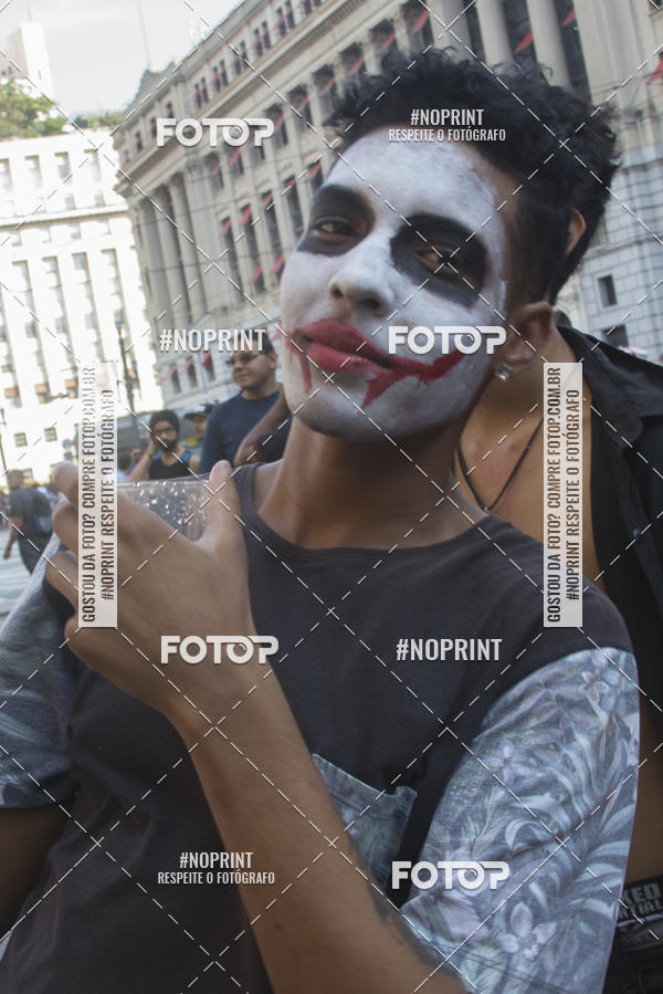 Buy your photos of the eventZombie Walk SP 2019 - Equipe ASI on Fotop