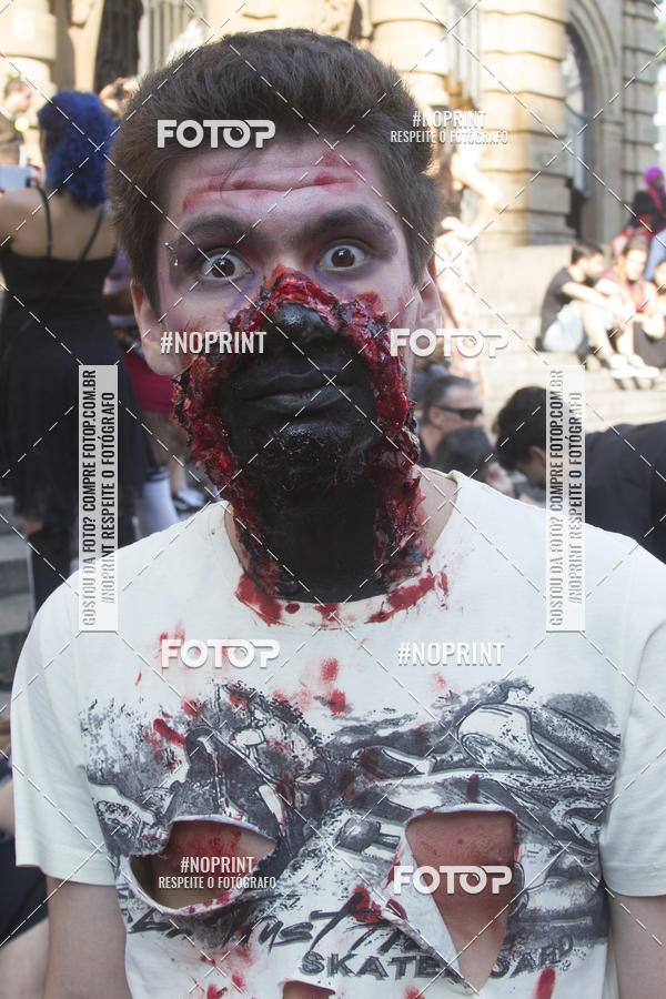 Buy your photos of the eventZombie Walk SP 2019 - Equipe ASI on Fotop