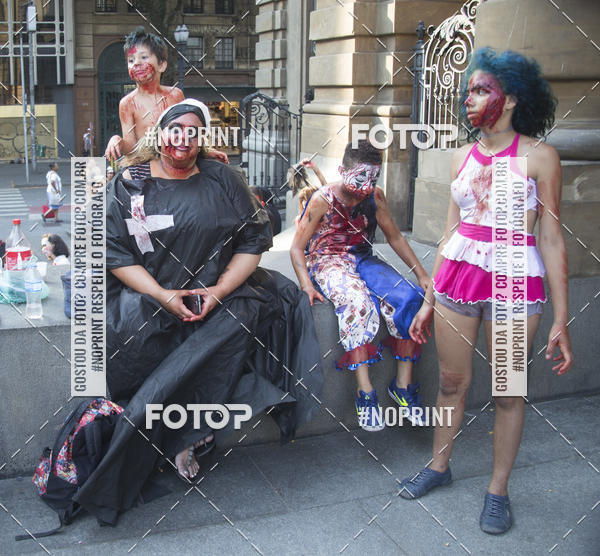Buy your photos of the eventZombie Walk SP 2019 - Equipe ASI on Fotop
