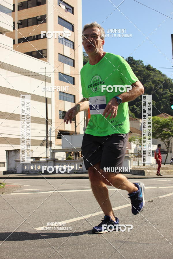 Buy your photos of the event5 Milhas Santa Casa de Santos  on Fotop