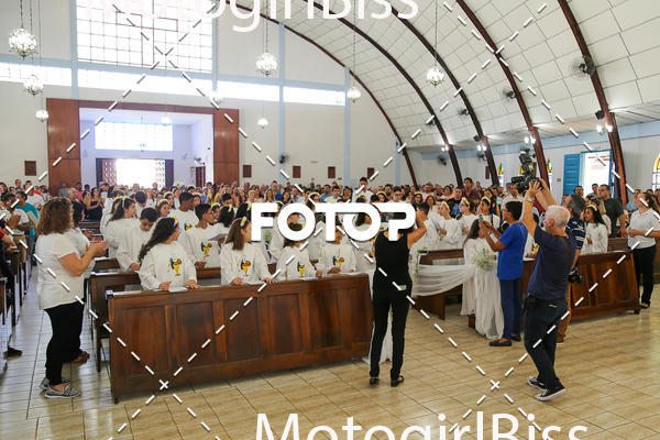 Buy your photos of the eventPirmeira Comunho  on Fotop