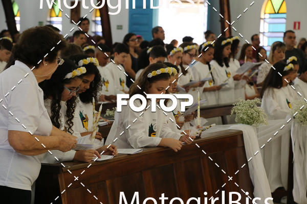 Buy your photos of the eventPirmeira Comunho  on Fotop