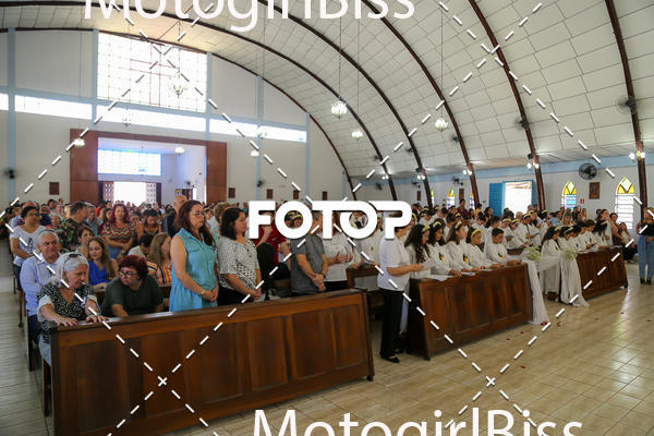 Buy your photos of the eventPirmeira Comunho  on Fotop