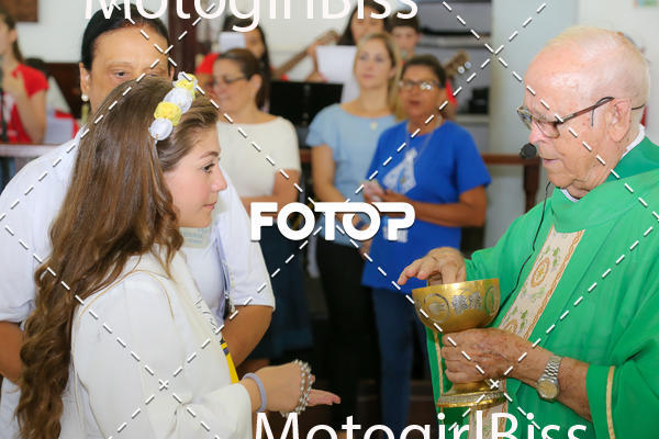 Buy your photos of the eventPirmeira Comunho  on Fotop