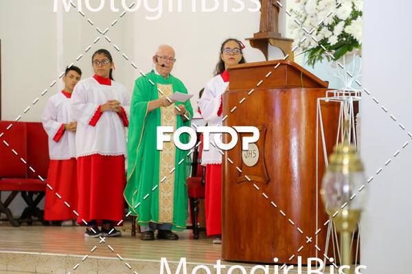 Buy your photos of the eventPirmeira Comunho  on Fotop