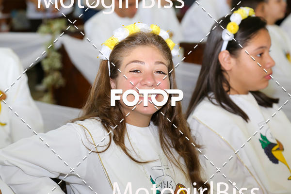 Buy your photos of the eventPirmeira Comunho  on Fotop