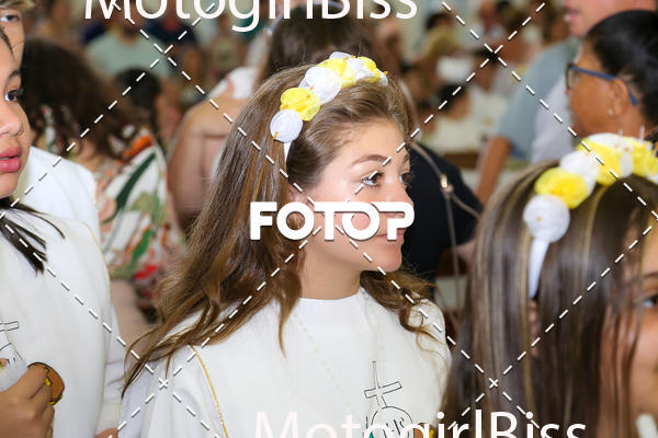 Buy your photos of the eventPirmeira Comunho  on Fotop