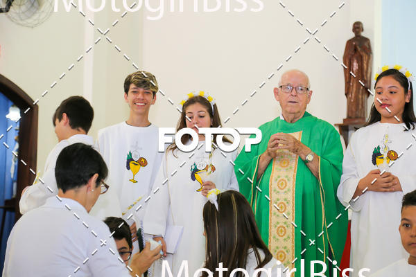 Buy your photos of the eventPirmeira Comunho  on Fotop