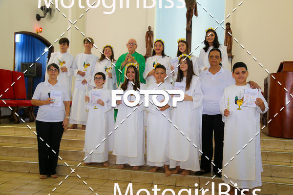 Buy your photos of the eventPirmeira Comunho  on Fotop