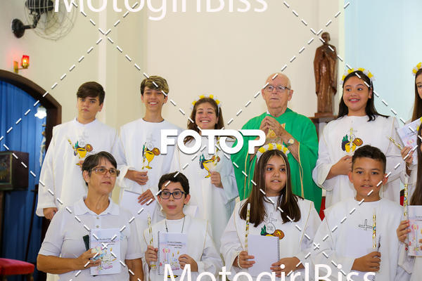 Buy your photos of the eventPirmeira Comunho  on Fotop