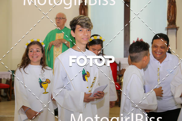 Buy your photos of the eventPirmeira Comunho  on Fotop