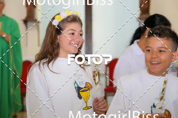 Buy your photos of the eventPirmeira Comunho  on Fotop