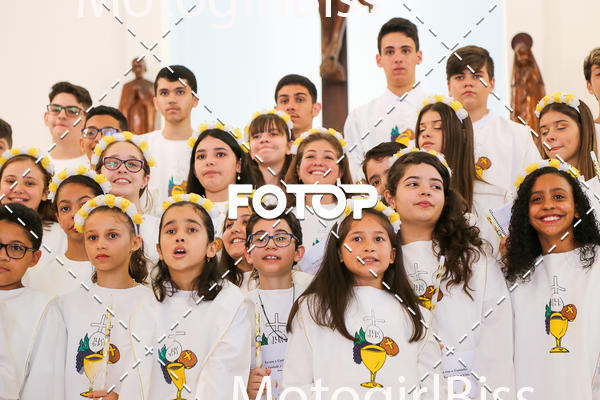 Buy your photos of the eventPirmeira Comunho  on Fotop