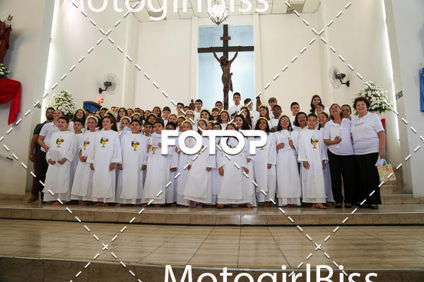 Buy your photos of the eventPirmeira Comunho  on Fotop