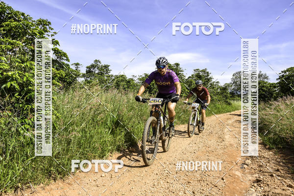 Buy your photos of the eventOURO BIKER on Fotop