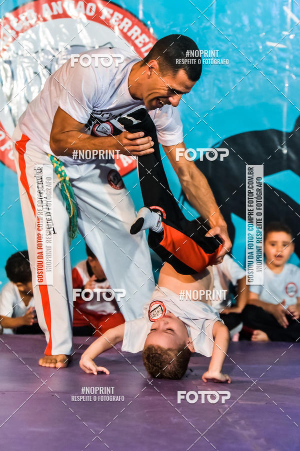 Buy your photos of the eventApresenta��o de Capoeira e Ju Jitsu 2019 on Fotop