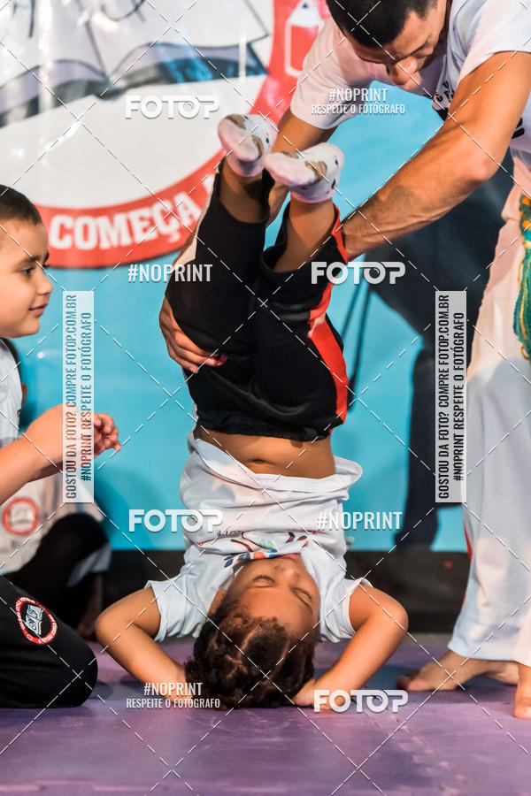 Buy your photos of the eventApresenta��o de Capoeira e Ju Jitsu 2019 on Fotop