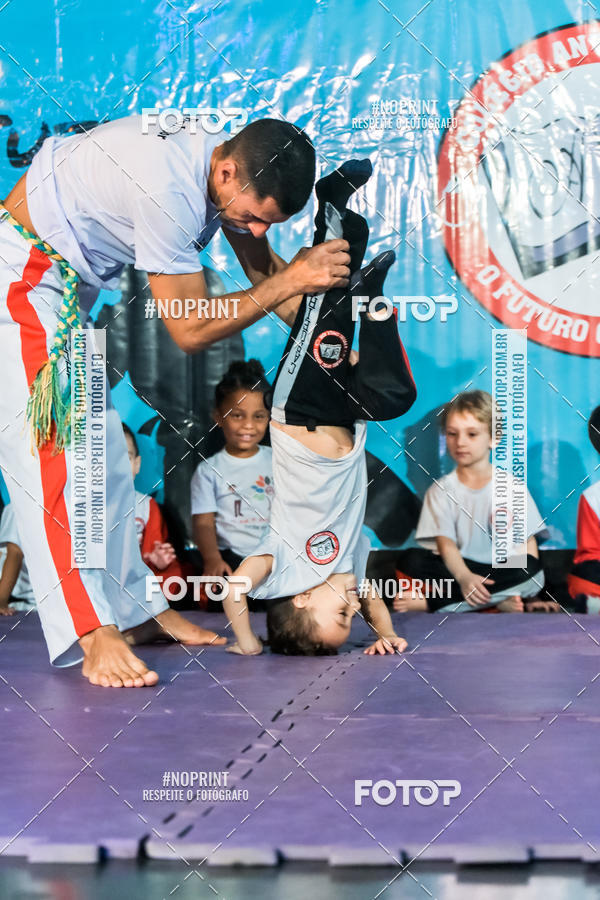 Buy your photos of the eventApresenta��o de Capoeira e Ju Jitsu 2019 on Fotop