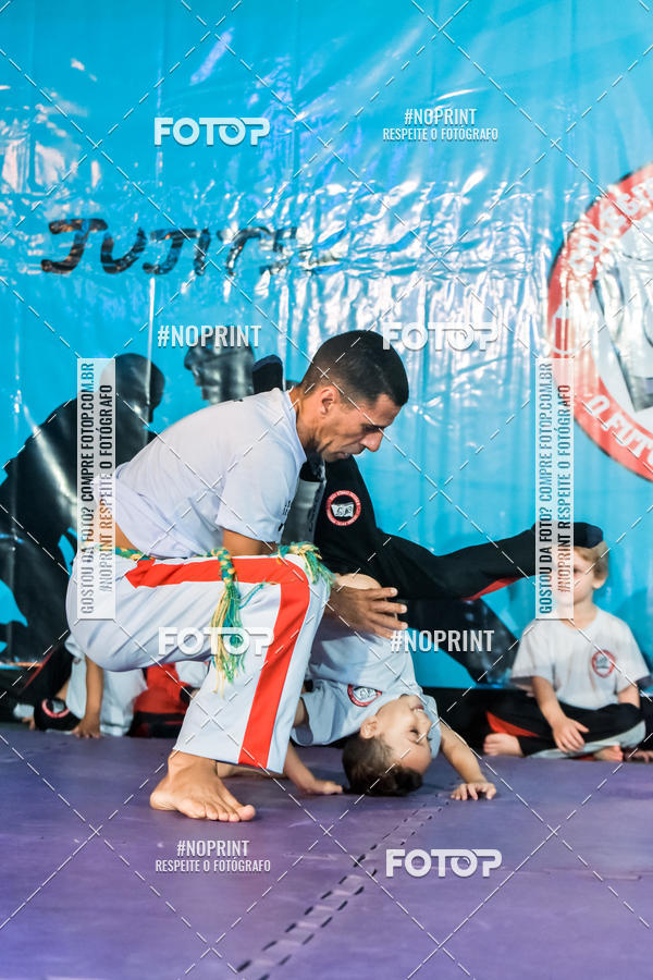 Buy your photos of the eventApresenta��o de Capoeira e Ju Jitsu 2019 on Fotop