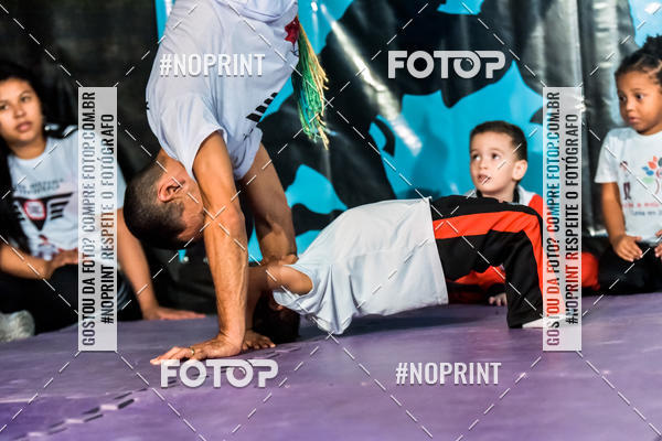 Buy your photos of the eventApresenta��o de Capoeira e Ju Jitsu 2019 on Fotop