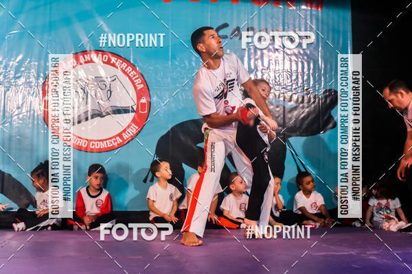 Buy your photos of the eventApresenta��o de Capoeira e Ju Jitsu 2019 on Fotop