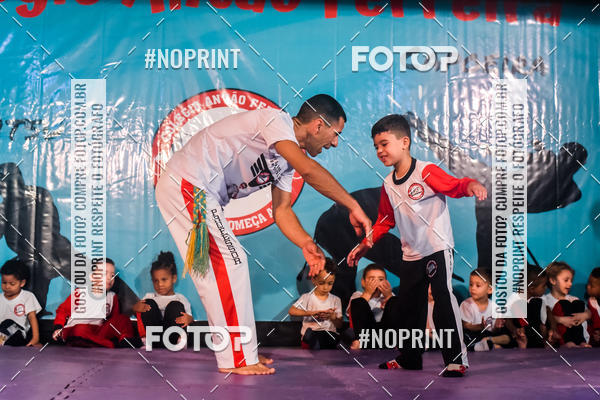 Buy your photos of the eventApresenta��o de Capoeira e Ju Jitsu 2019 on Fotop